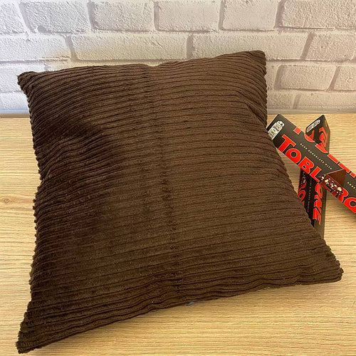 Dekokissen mit 3 Taschen – Levi Ackerman Design