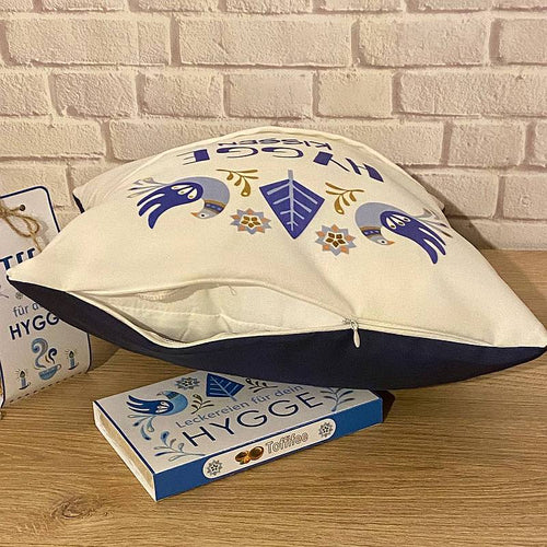 Hygge-Kissen mit einer Tasche